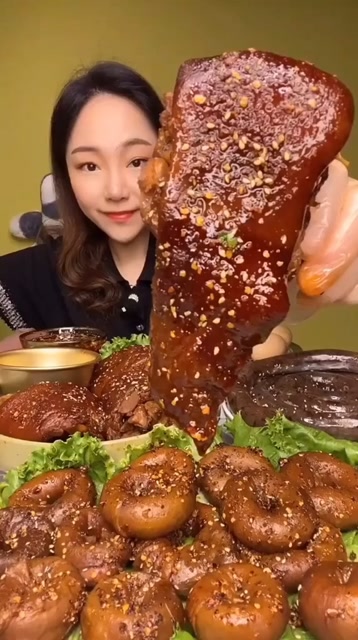 女人就应该多吃肘子皮,美容又养颜