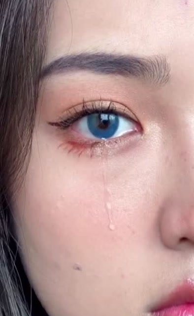 蜜桃小哭包妆容,小姐姐这是受了多大委屈,最后一颗眼泪滴进我心里了