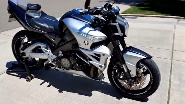 铃木b-king超级街霸 改装之后颜值爆表