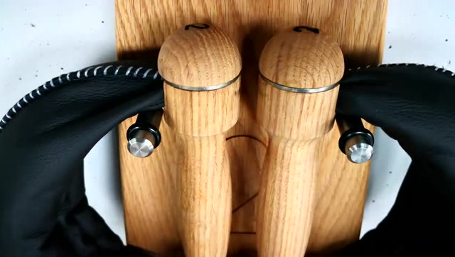 实木 真皮手工制作的哑铃,放家里当健身器械颜值高还耐用!