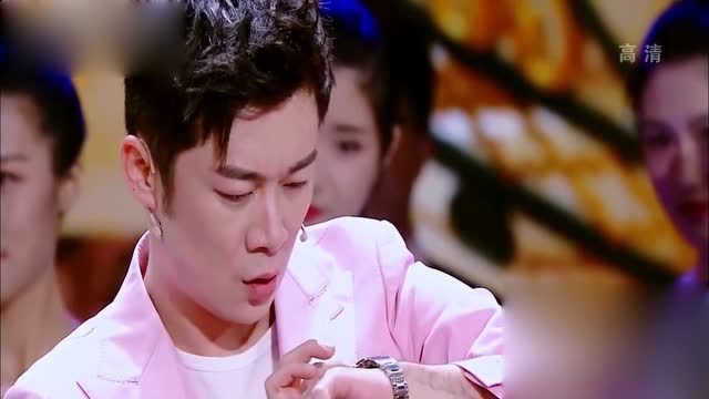 跨界喜剧王:曹征特殊武器手表,交友手游玩转起来