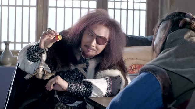 擒狼:薛红狼把玩着琥珀,大金牙问这东西比金子值钱么