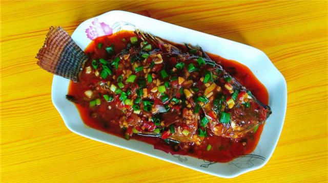用豆瓣来烧罗非鱼,没想到这么好吃,做法还很简单