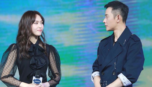 罗晋唐嫣恩爱合集,两人现场对视太有爱了,这大概就是爱情的样子