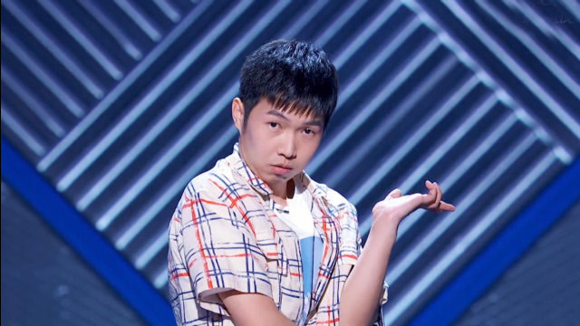 杨蒙恩爆笑脱口秀!组装塑料英语笑翻全场,导师集体连爆5灯!