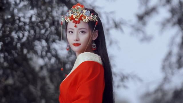 张嘉倪古装混剪,一袭红衣便封神,岁月从不败美人