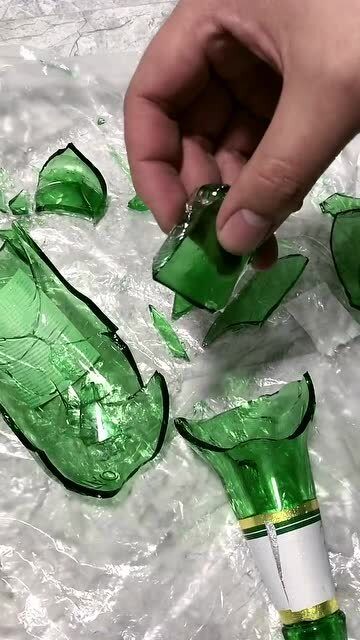 碎酒瓶做出来的祖母绿,我也想要一个!