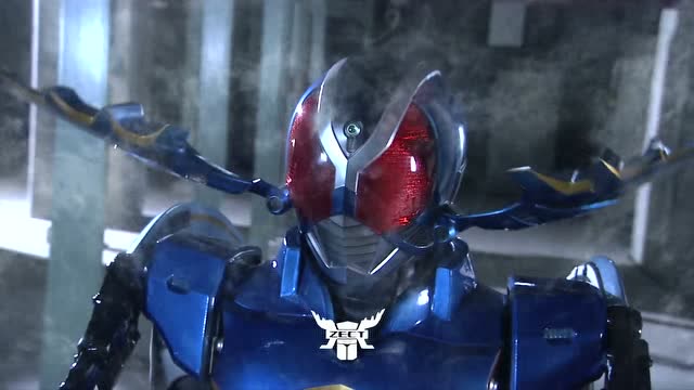 假面骑士kabuto骑士钢斗爆发拔起弯刀正面对抗异虫,帅气