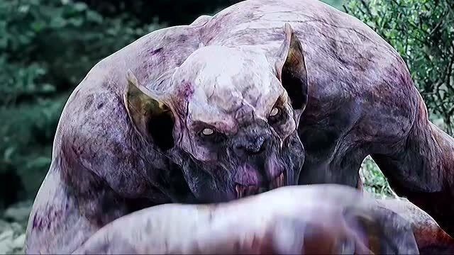 出现河里面的史前怪兽,看着像真的是一样!