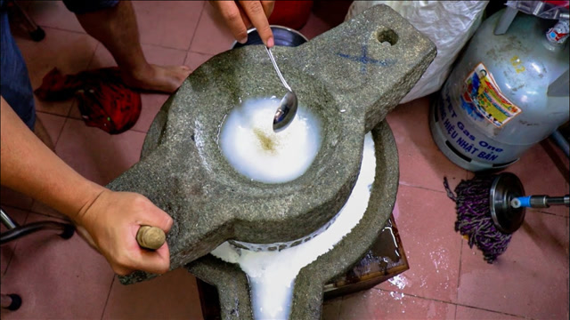 农村大叔在家磨米浆,3个月后不声不响赚了11万,邻居见了都眼红!