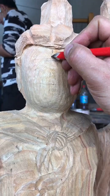 木雕佛像开脸