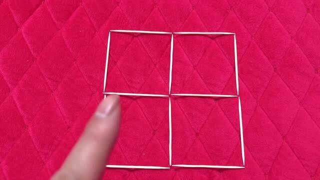 如何动三根牙签变成三个正方形呢?今天小伙来教你!