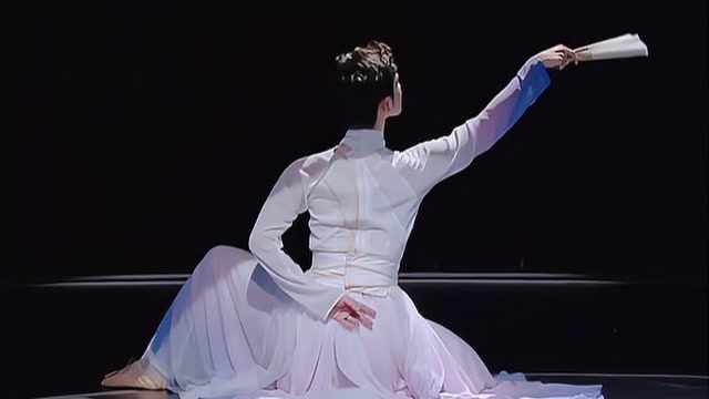 中国舞顶级高手现身!开场行云流水的动作,令人叹为观止
