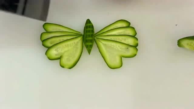 果然是高手在民间,用黄瓜做成蝴蝶的样子,月工资上万不是问题!