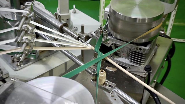 韩国工厂,日产100万支纸吸管生产过程!