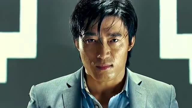 超级保镖:一百斤的铁鞋穿十年 你能做到吗