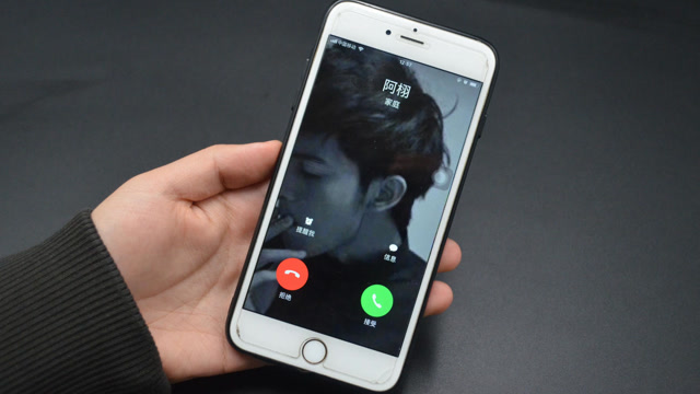 苹果手机来电语音提醒,不看手机知道谁的来电,只需打开这个开关