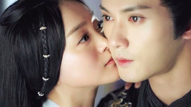 《凤弈》倾心版预告 何泓姗徐正溪缘起江湖一见倾心