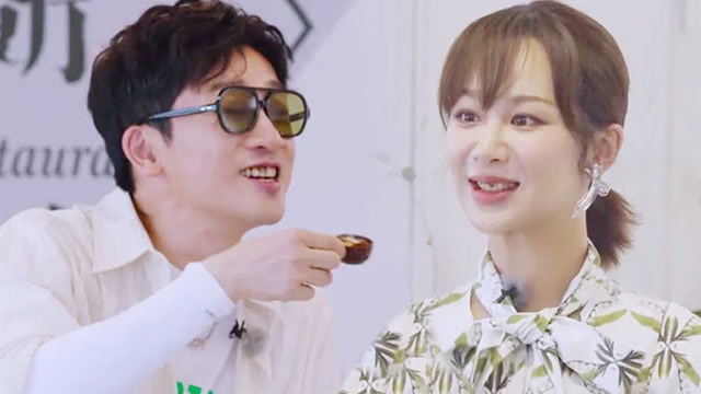 笑翻!苏有朋和杨紫吃冰淇淋弄黑牙齿