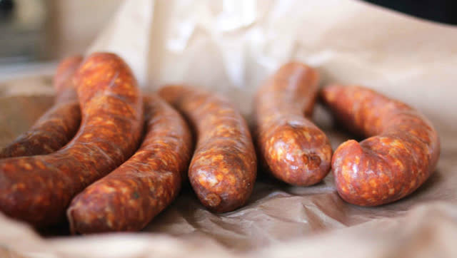 快过年了,打个南非野猪灌麻辣香肠