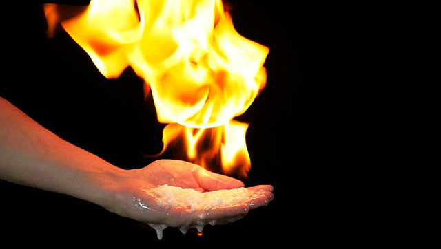 科学还是魔法?这火焰掌是怎么练出来的