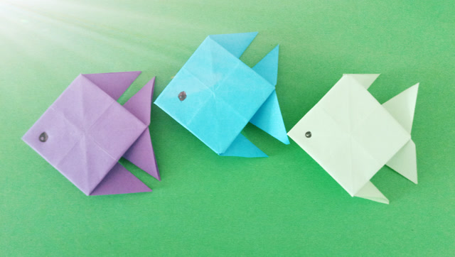 手工折纸教程,美女手把手教你用纸折热带小鱼