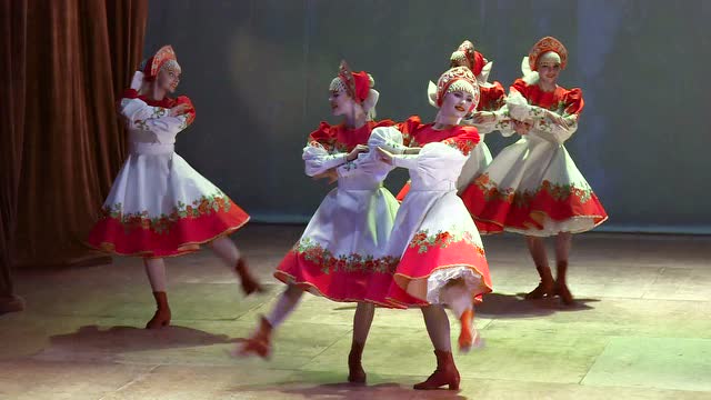 俄罗斯民族舞三选一_海参崴alisa民族舞