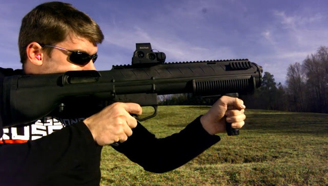 慢镜头实拍agm12小斗牛式导弹威力目标物体瞬间摧毁