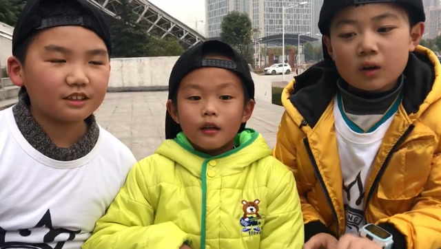 3个小屁孩跳全网最火的鬼舞步 摩擦摩擦似魔鬼的步伐