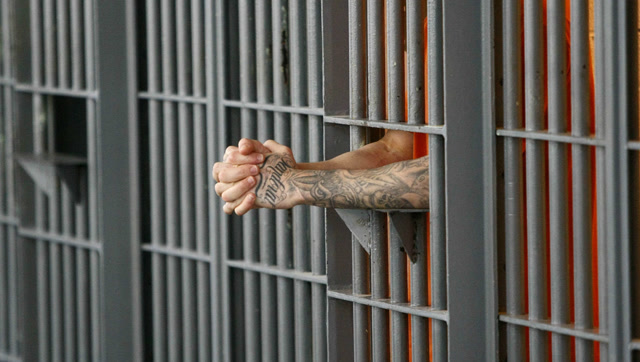 俄罗斯监狱中,罪犯纹身学问大,看到纹身就能知道他们犯的什么罪