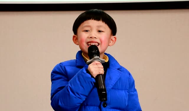 龚子轩:课堂朗诵《国旗》