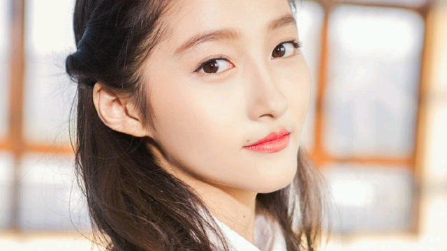 彩铅手绘90后人气四小花旦"关晓彤"