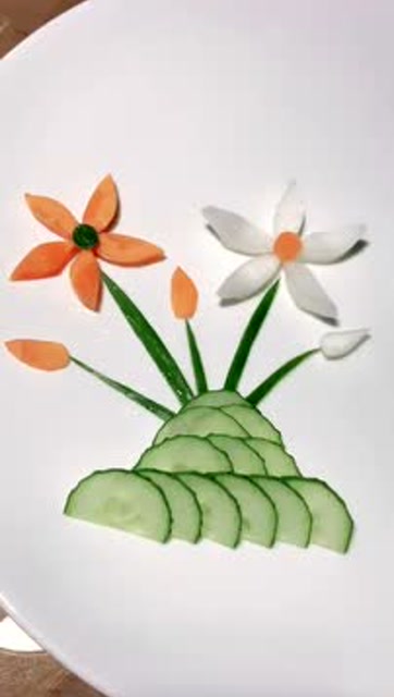 家庭式蔬菜黄瓜,胡萝卜,白菜作画,简单易学!