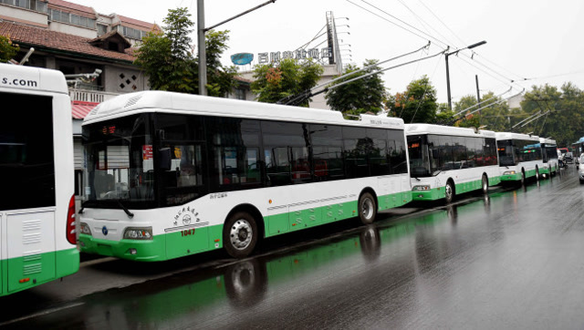 洛阳新无轨电车上路了