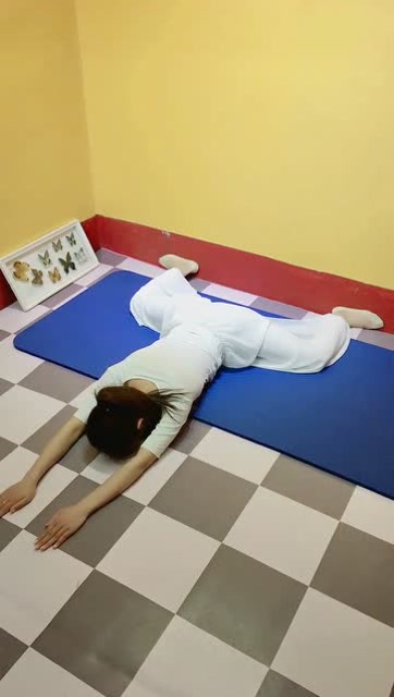 瑜伽:轻松压胯瘦大腿