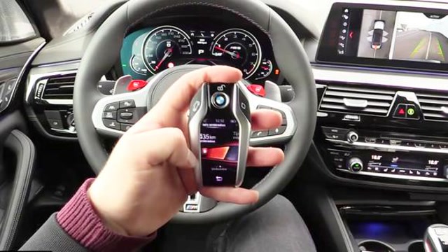 触动一下宝马m5的遥控钥匙,才明白原来如此的霸气