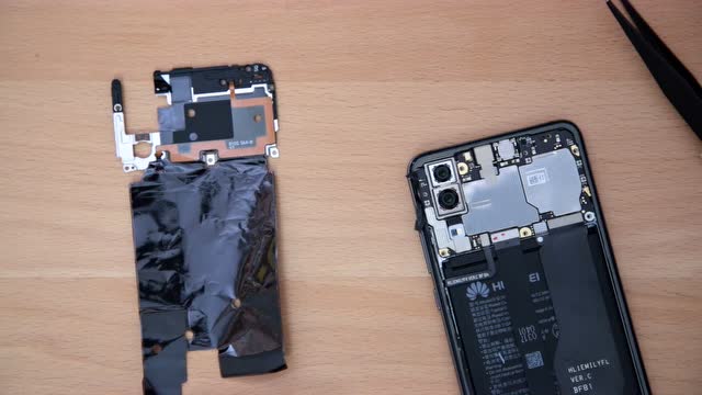 华为p20手机拆解,媲美iphone的内部设计