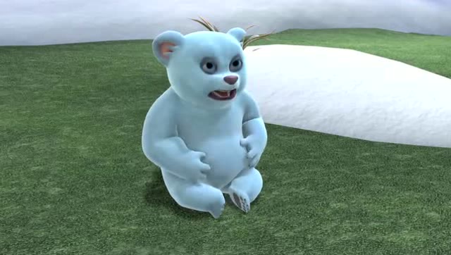 熊出没:小北极熊钓鱼不慎掉入冰窟窿里了,幸亏熊二及时赶到