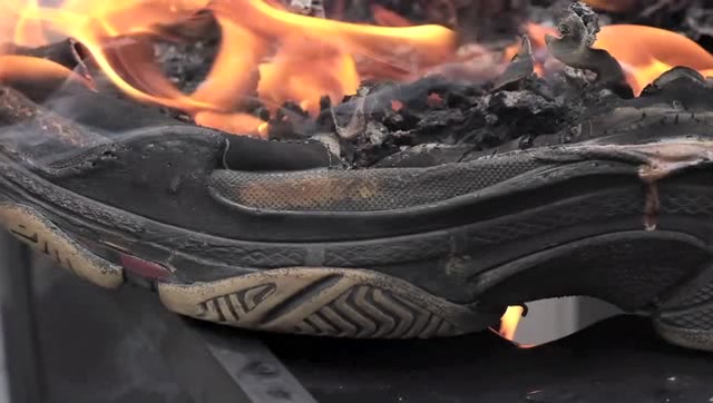 烧鞋以明志现在我对垃圾世家的态度就是这样