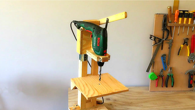 用一把电钻自制钻床,功能强悍到没朋友,简直是木匠的福音