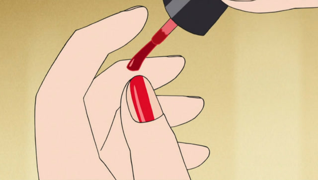 美伢开始沉迷涂指甲油,大半夜还在涂