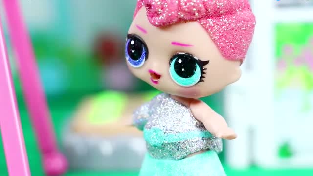 《小伶玩具》lol惊喜娃娃出奇蛋!我也想喝美味的牛奶!