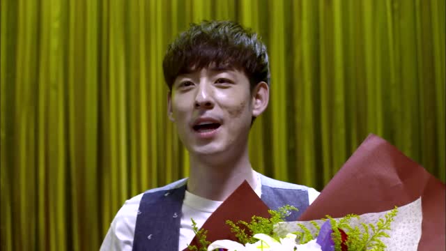 淘气爷孙:王东薇薇七周年结婚纪念日,薇薇被感动的哗啦啦