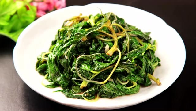 超简单快手美食黄豆酱炒麻叶,碰撞出不一样的美味!