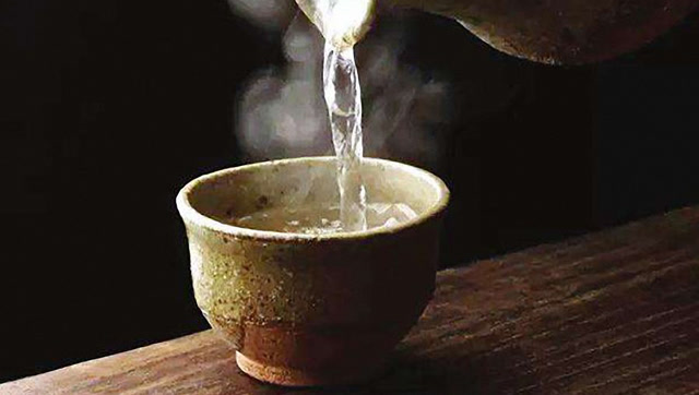 古代人都喜欢大碗喝酒,喝的都是多少度酒?说出来你可能会笑!