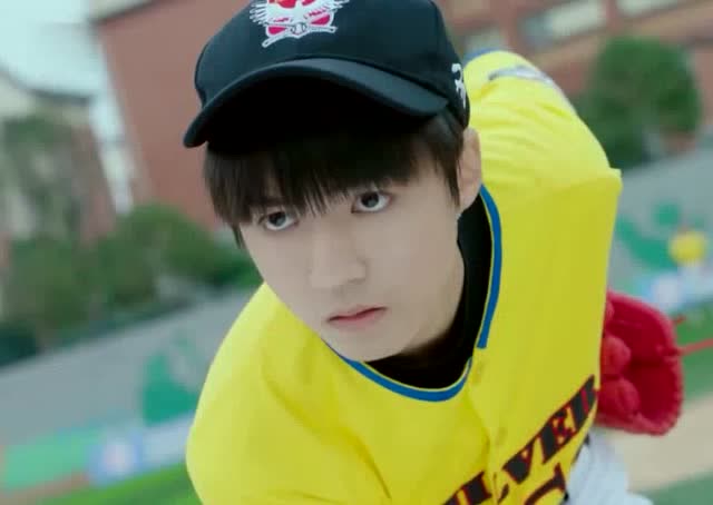 《我们的少年时代》班小松闭着眼睛接住一个球