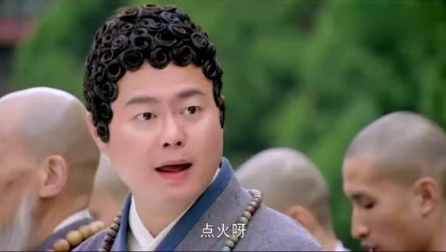 济公:灵隐寺火化济公,烧到一半,济公受不了热,满血复活了!