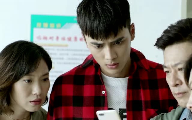 走火:众人观看小区监控,这都下相信孙然有问题了.