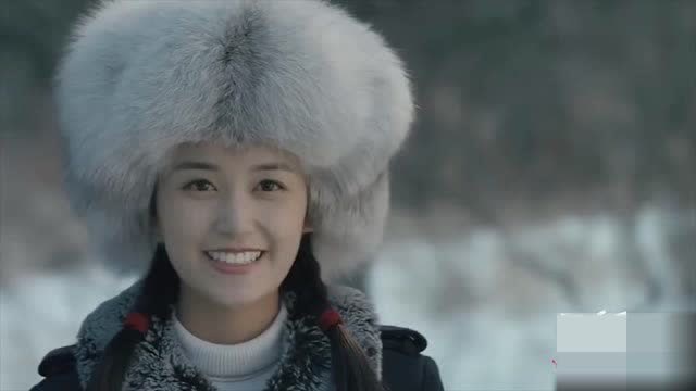 《天坑鹰猎》小红果扎起小脏辫,化身嘻哈摇滚酷女孩!