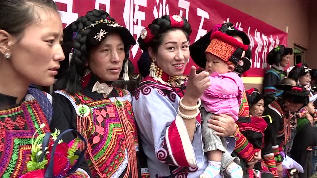 美姑瓦黑沙马石一家火把节